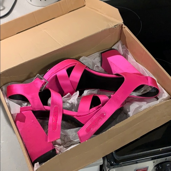 ASOS BRAND NEW HEELS - Picture 1 of 3